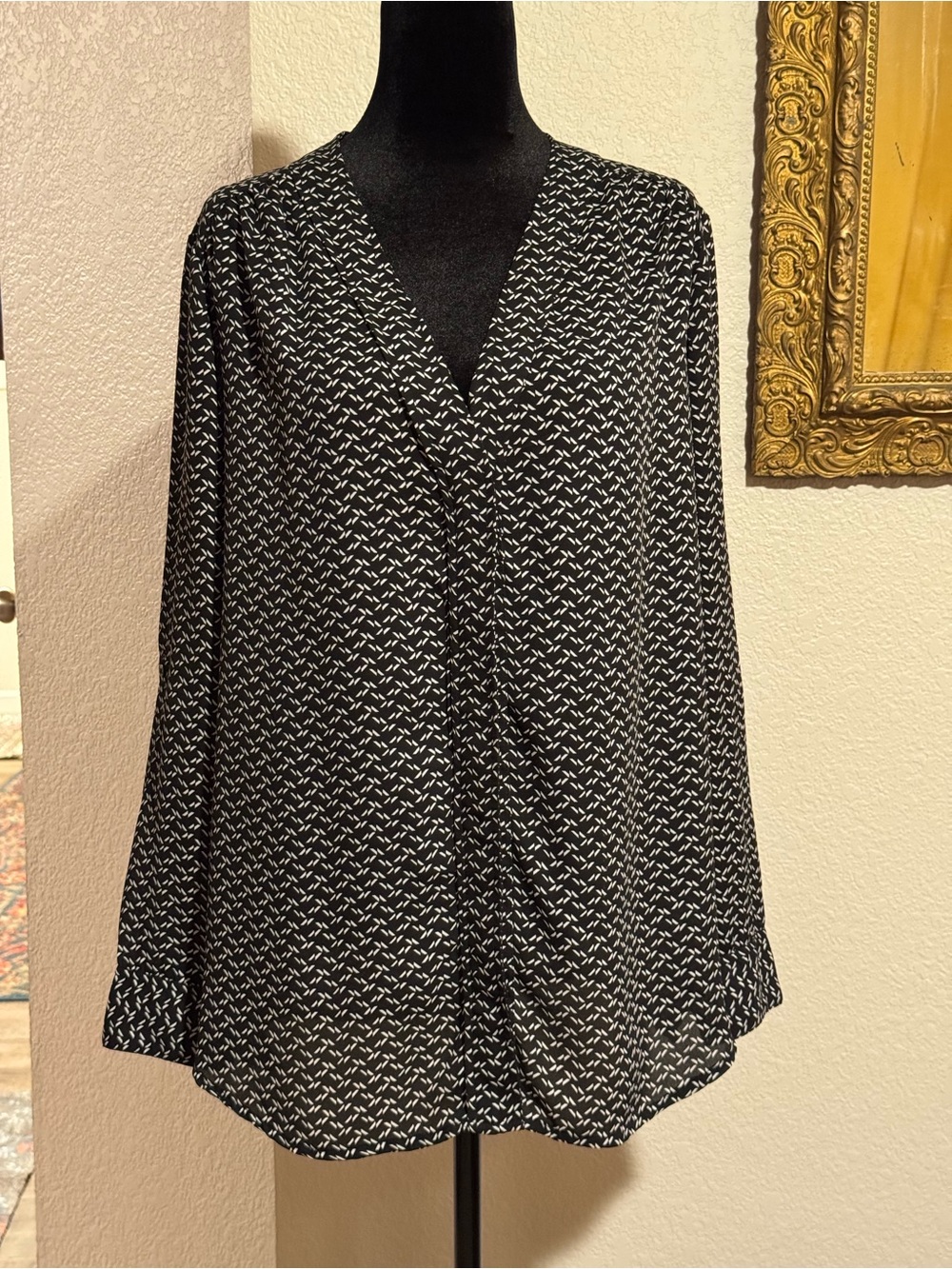 GNW Black & White V-Neck Printed Blouse - Women's Top